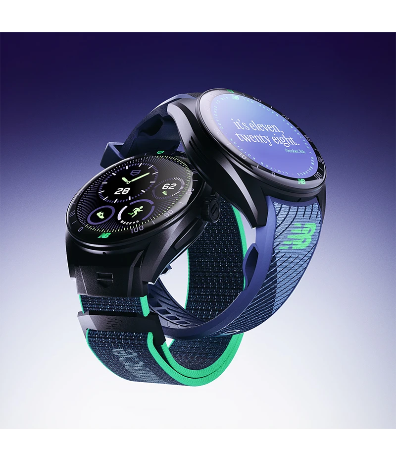 タグ・ホイヤー コネクテッドキャリバーE5 40MM ×ニューバランス